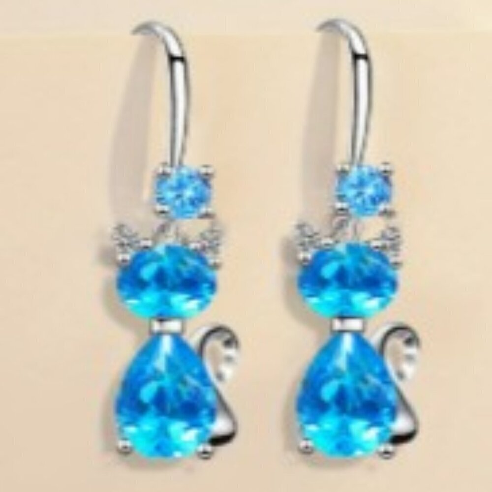 Chic Silver-Plated Blue Cat Earrings